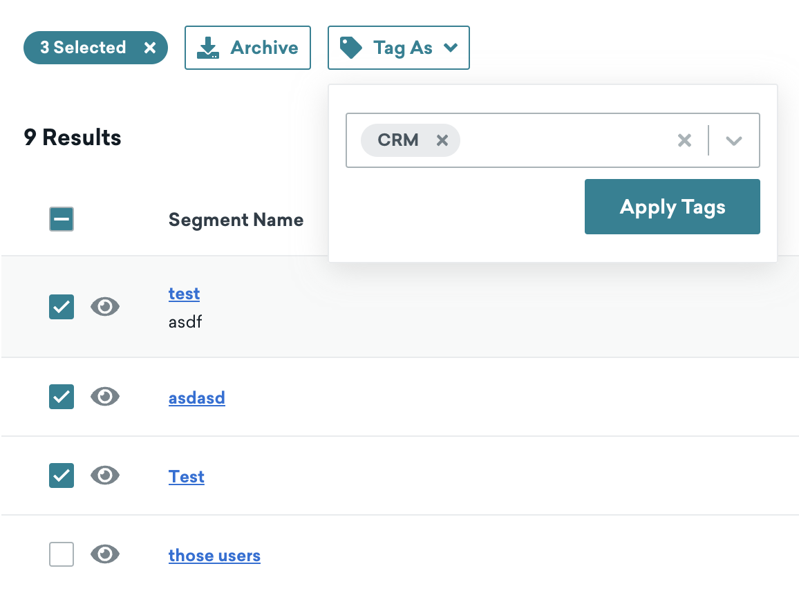 [タグ付けする] ドロップダウンフィールドで [CRM] を選択した状態で複数のセグメントを選択